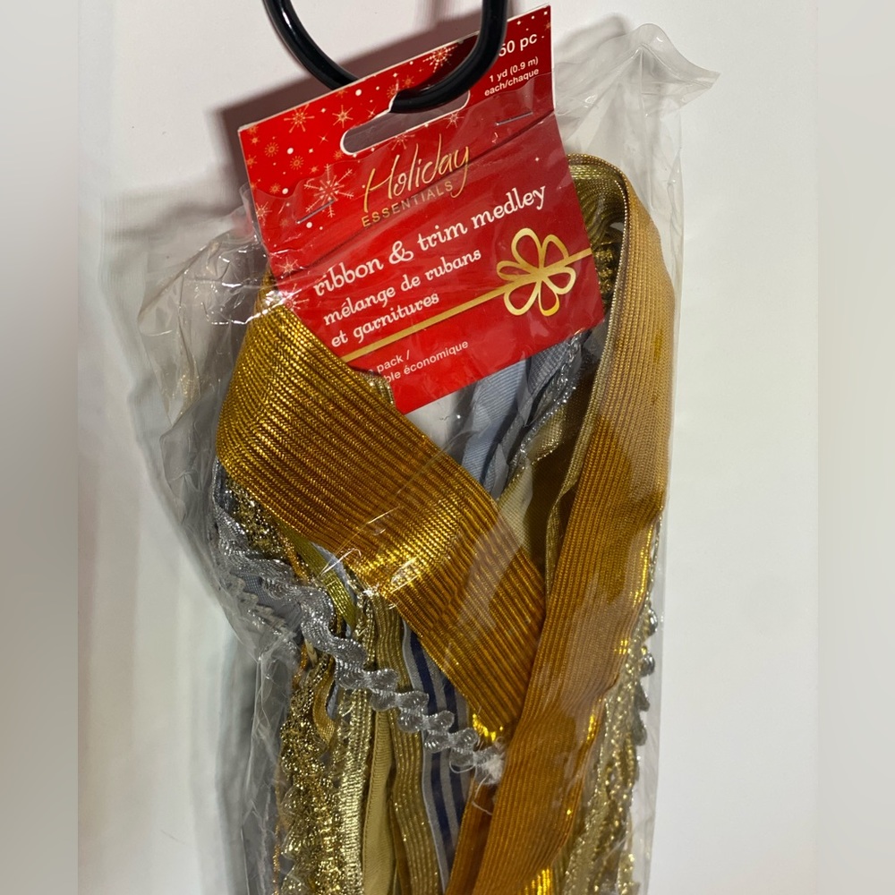 🆕Holiday Essentials 50 piece Ribbon & Trim Medley